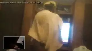 فتاة الجامعة تمارس الجنس المزدوج وتئن بصوت عال بينما تشاهدها صديقتها