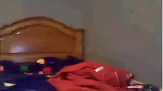 كاميرا إباحية مباشرة: فتاة عربية تظهر كل شيء