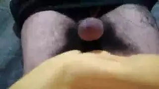 من وشم اللسان إلى البلع العميق مشهد قوي لعذراء الكلية