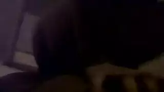 فحل إيطالي يقحم قضيبه الصلب في عميل راغب بعمق