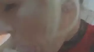 شقراء تمتلئ حلقها ووجهها بمني ساخن