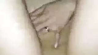 جنس شرجي صعب لمراهقة بينما تداعب كسها الضيق بأصابعها