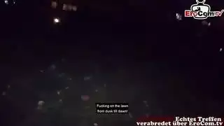 زوجة عربية ممتلئة تُقنع بمص قضيب وممارسة الجنس أمام الكاميرا