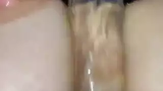 جماع طعامي صريح: عذراء سعودية تستكشف كسها بالمانجو وأكثر