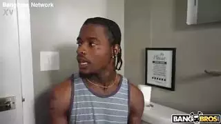 عاهرة اليوغا تمتلئ بقضيب إباحي ضخم