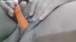 إباحية فردية: مراهقة عربية سمراء تستخدم ألعاب تهزيز وديلدو ميكانيكي