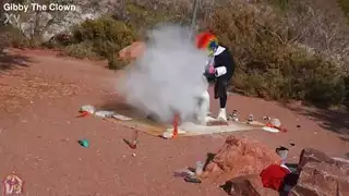 نسيت التوابل، لذا ناكتُ ديك الديك الرومي الكبير بكسري الضيق