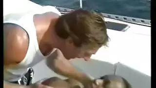 نساء مأسورات انتهكت في وضع تقييد