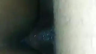 يعطي زوجته لرجل اسود