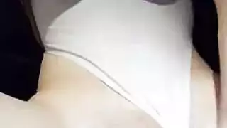 مراهقة آسيوية تتمدد بقضيب أسود عملاق في فيلم إباحي محترف