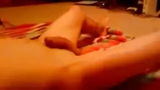 صديقة مكتنزة مع ضفائر تتوسل لجنس إباحي قاسي