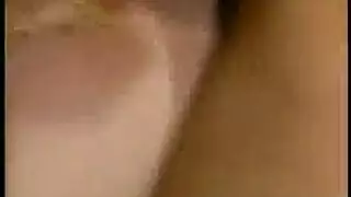 الفتيات السمراوات يلعقن أثداء بعض في إباحية سحاقية مثيرة