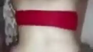 رجل واربع بنات يقومون باحلي سكس