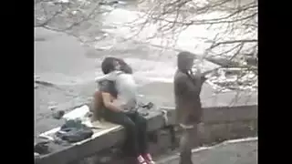 السلاح يطلق عليهم المسدس يخوفهم يتحرشوا عليهم