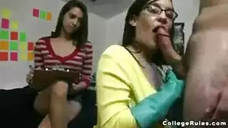 هاوية شابة تتلقى تأديبًا قاسيًا من معلمتها المفضلة