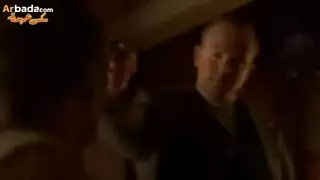 تبدأ علاقة ثلاثية مفاجئة عندما يجد الزوج زوجته تركب قضيباً آخر