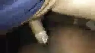 منتشرة على اتساعها، فخذيها السمراء ترحبان بتلاطم شرجي رقيق