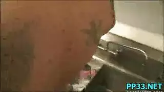 مدرسة الجنس الصريح: معلمات في علاقة ثلاثية صريحة