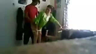 يستغل غياب اخوه سكس